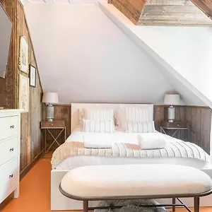  Holiday home Bright Studio In Old With Rustic Feel Canada