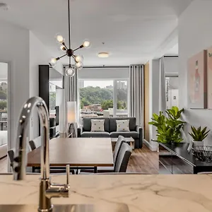  Apartment Initial / Spritz / Downtown Qc +stat Canada
