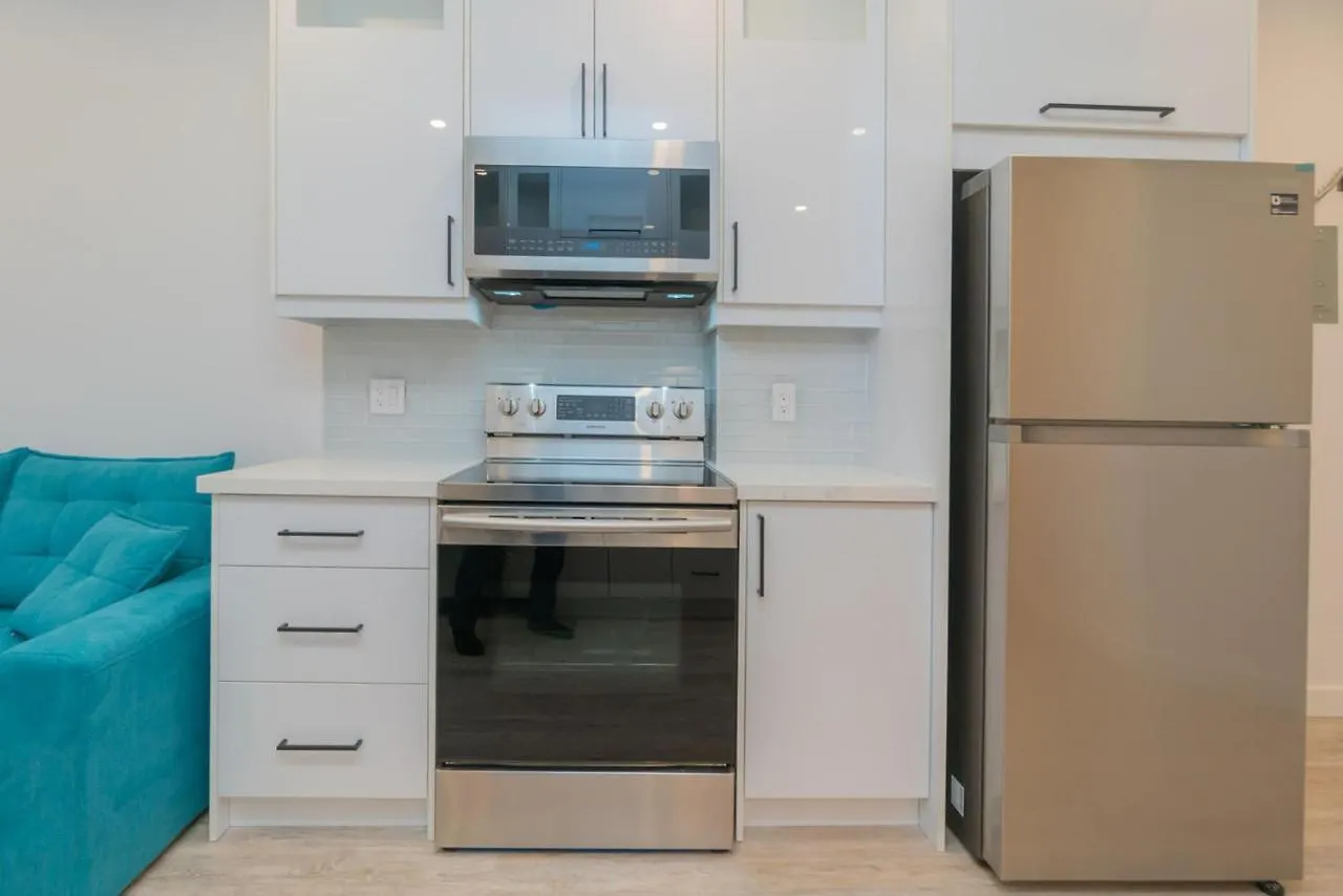 Apartment Your Comfy Home In Mid-Toronto