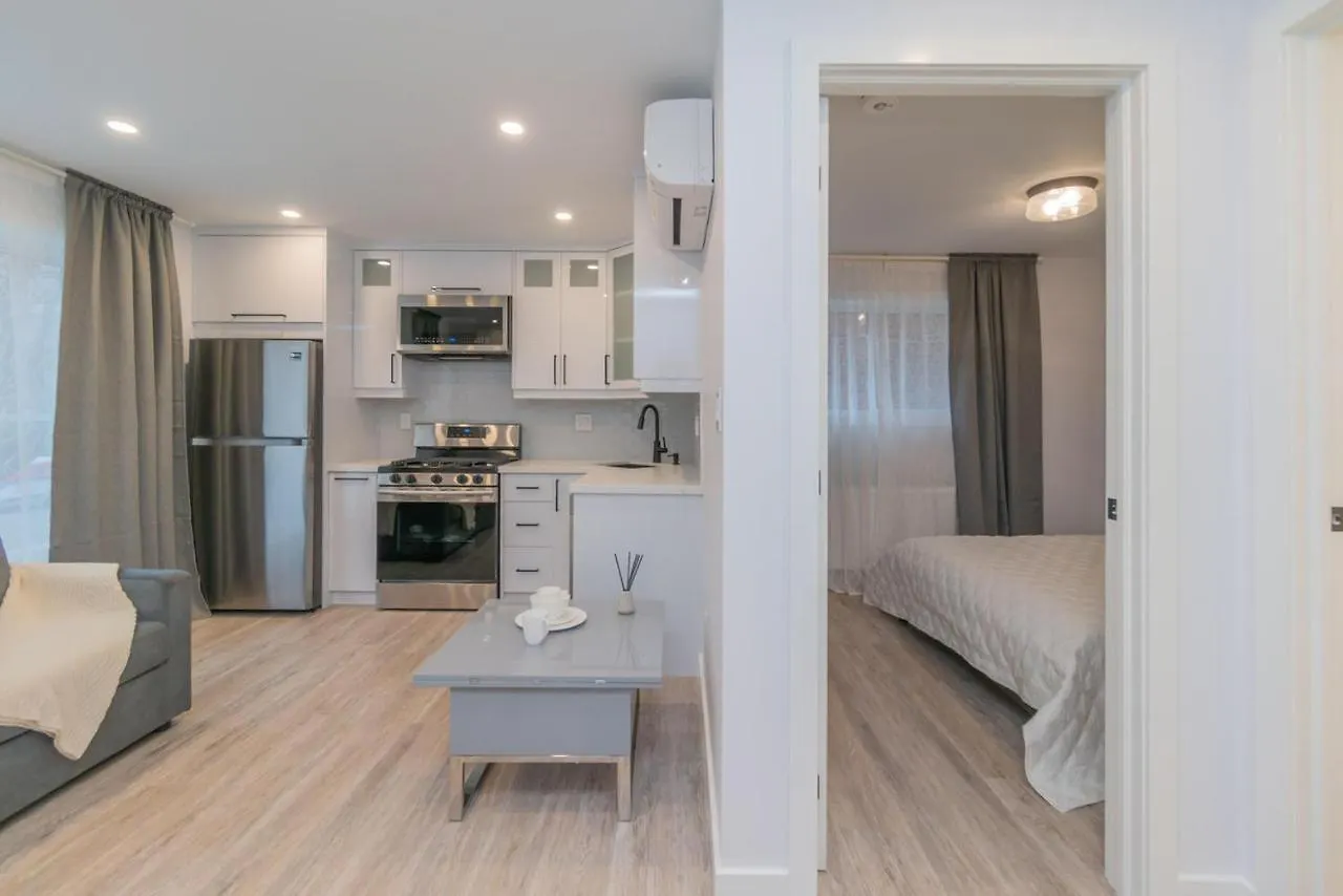 Your Comfy Home In Mid-Toronto