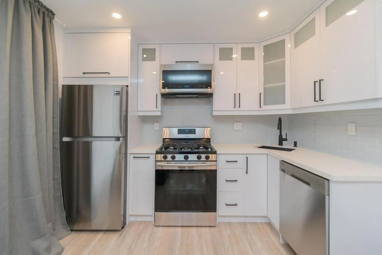 Apartment Your Comfy Home In Mid-Toronto