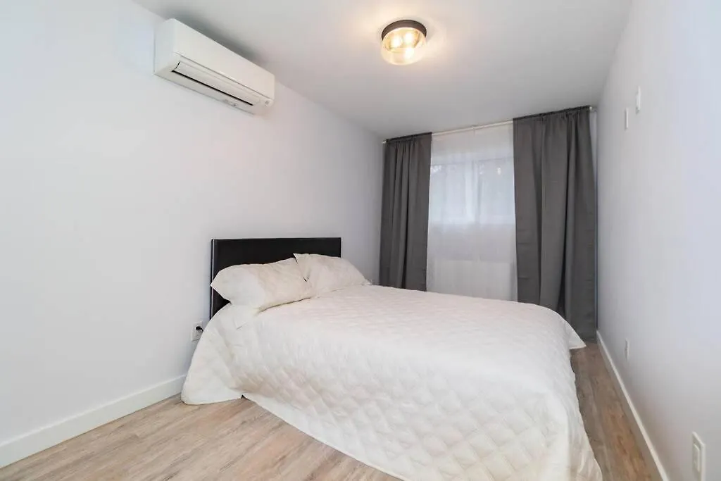 Your Comfy Home In Mid-Toronto