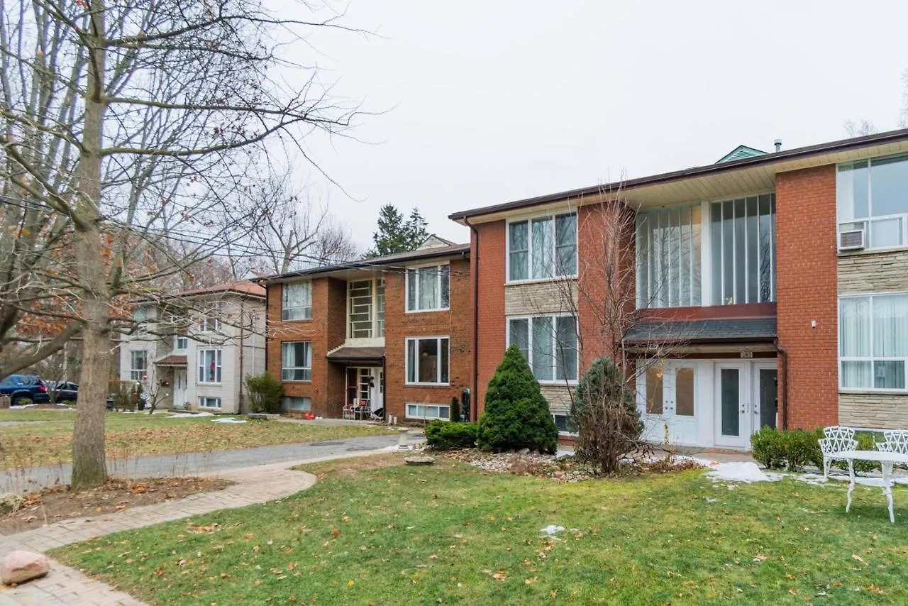 Your Comfy Home In Mid-Toronto Canada