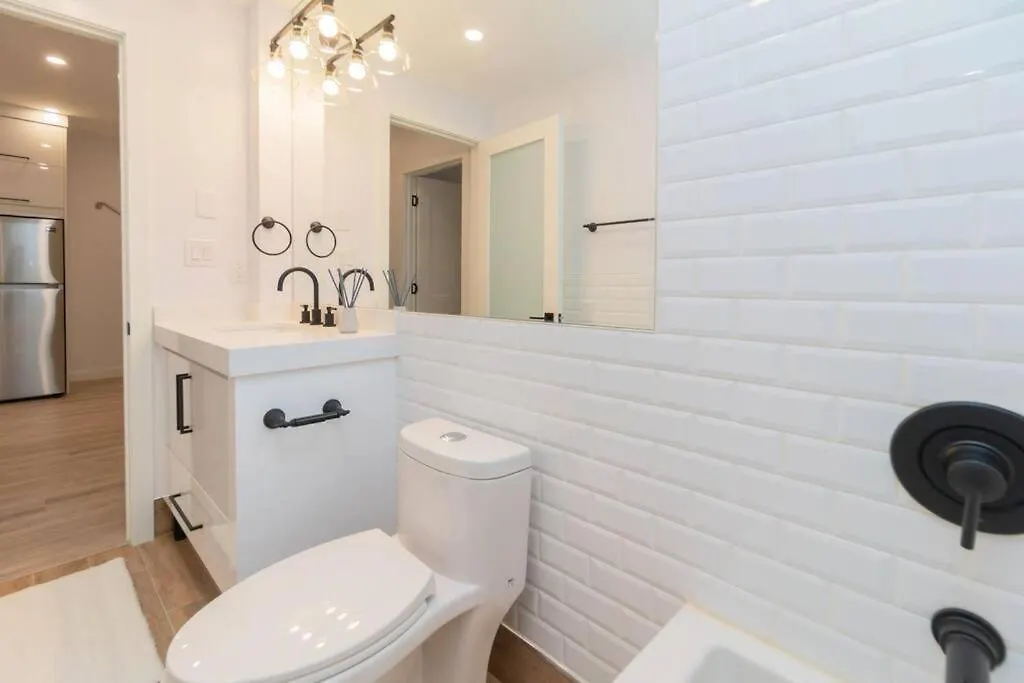 Your Comfy Home In Mid-Toronto