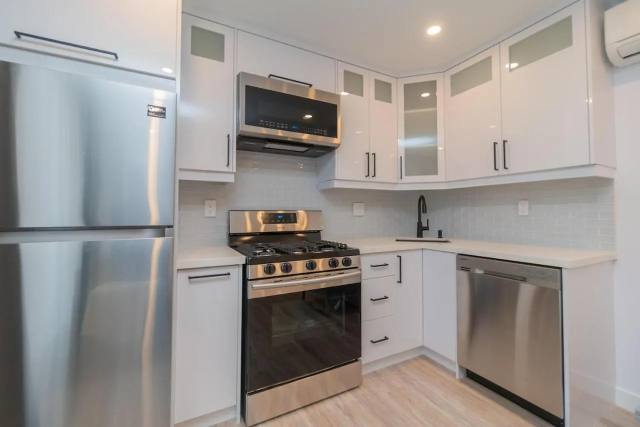 Apartment Your Comfy Home In Mid-Toronto Canada