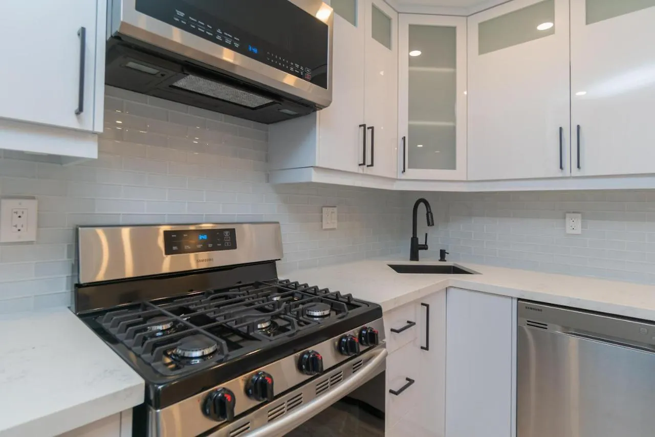 Your Comfy Home In Mid-Toronto Apartment