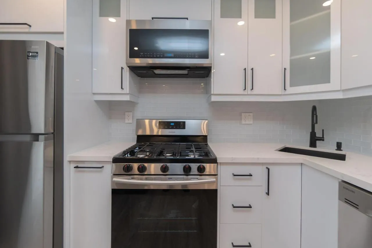 Your Comfy Home In Mid-Toronto